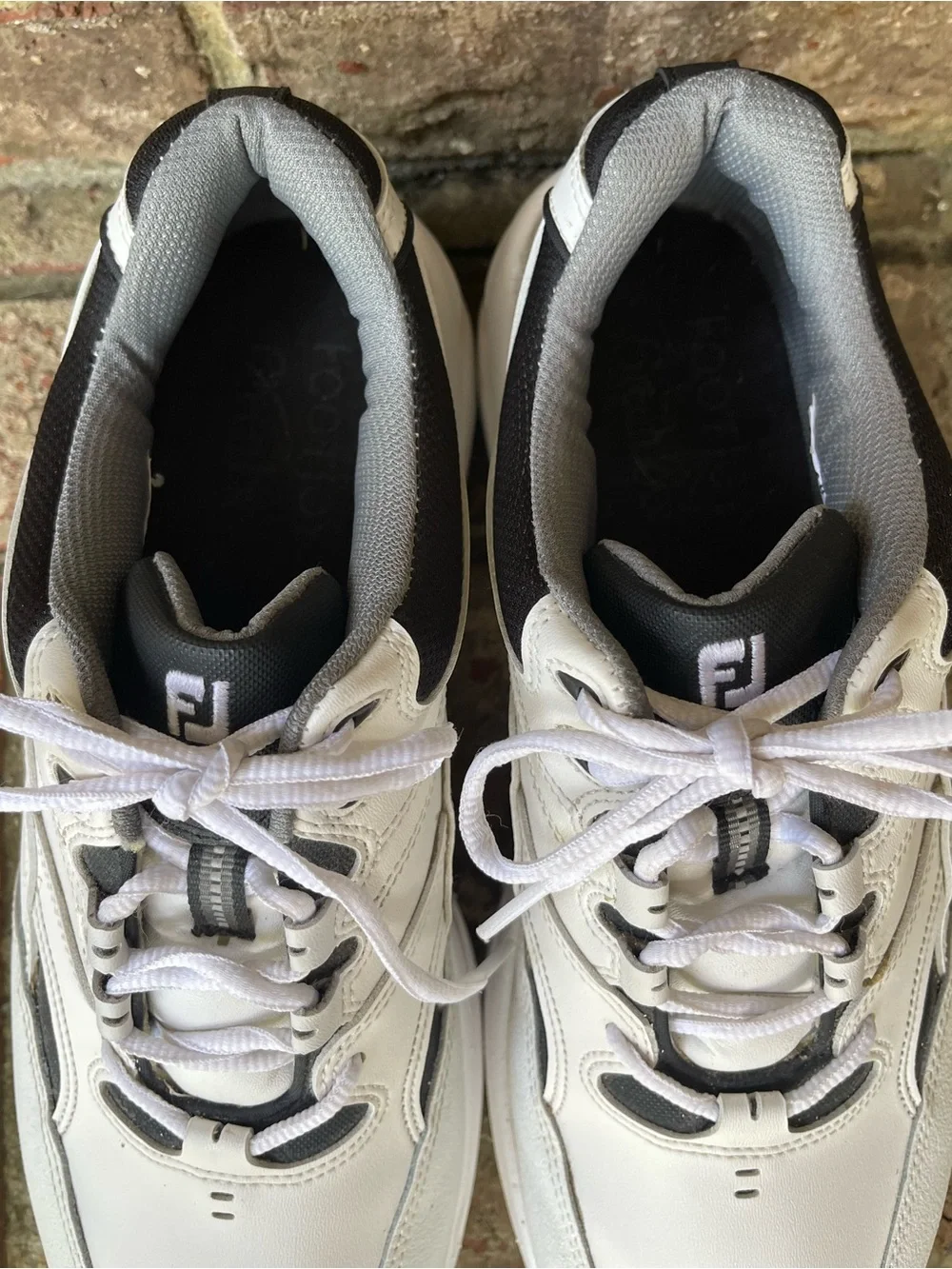 FootJoy Men’s Golf Shoes Size 10 White Black Spiked Leather 45428